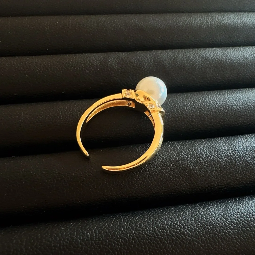 Gold Pearl Ring Vintage Pearl Statement Ring Elegant Cocktail Ring Classic
